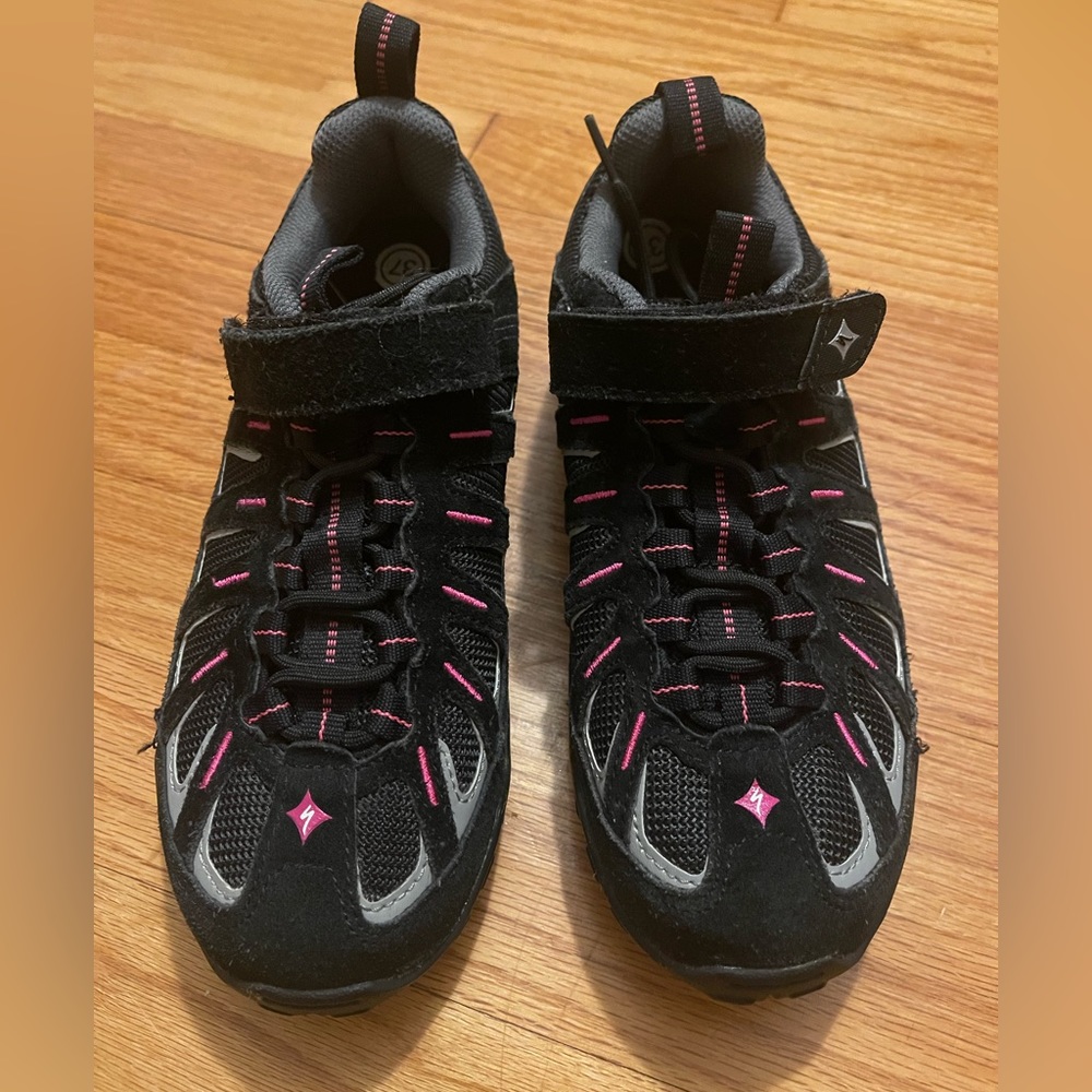 Specialized women’s size 7 cycle shoes